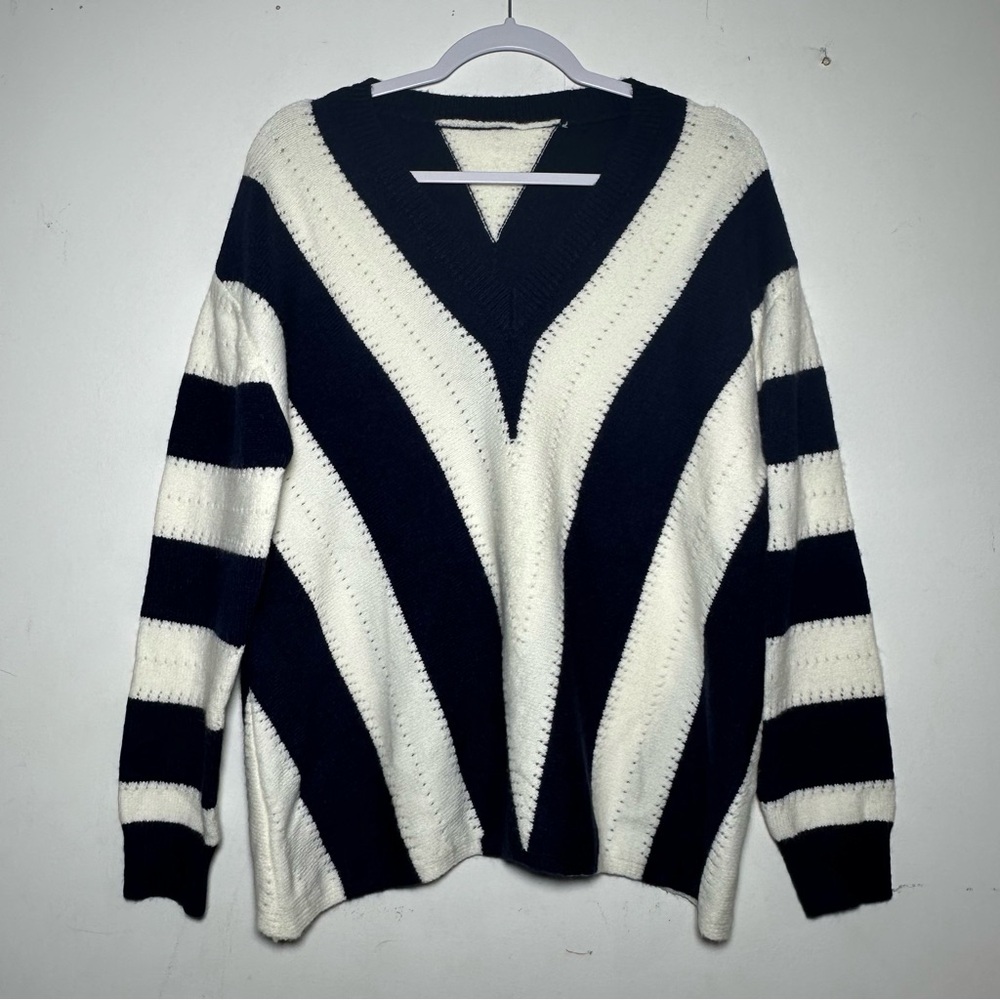 Navy and White Knit Sweater comfy‎ soft sweater NWOT oversized small adult Small